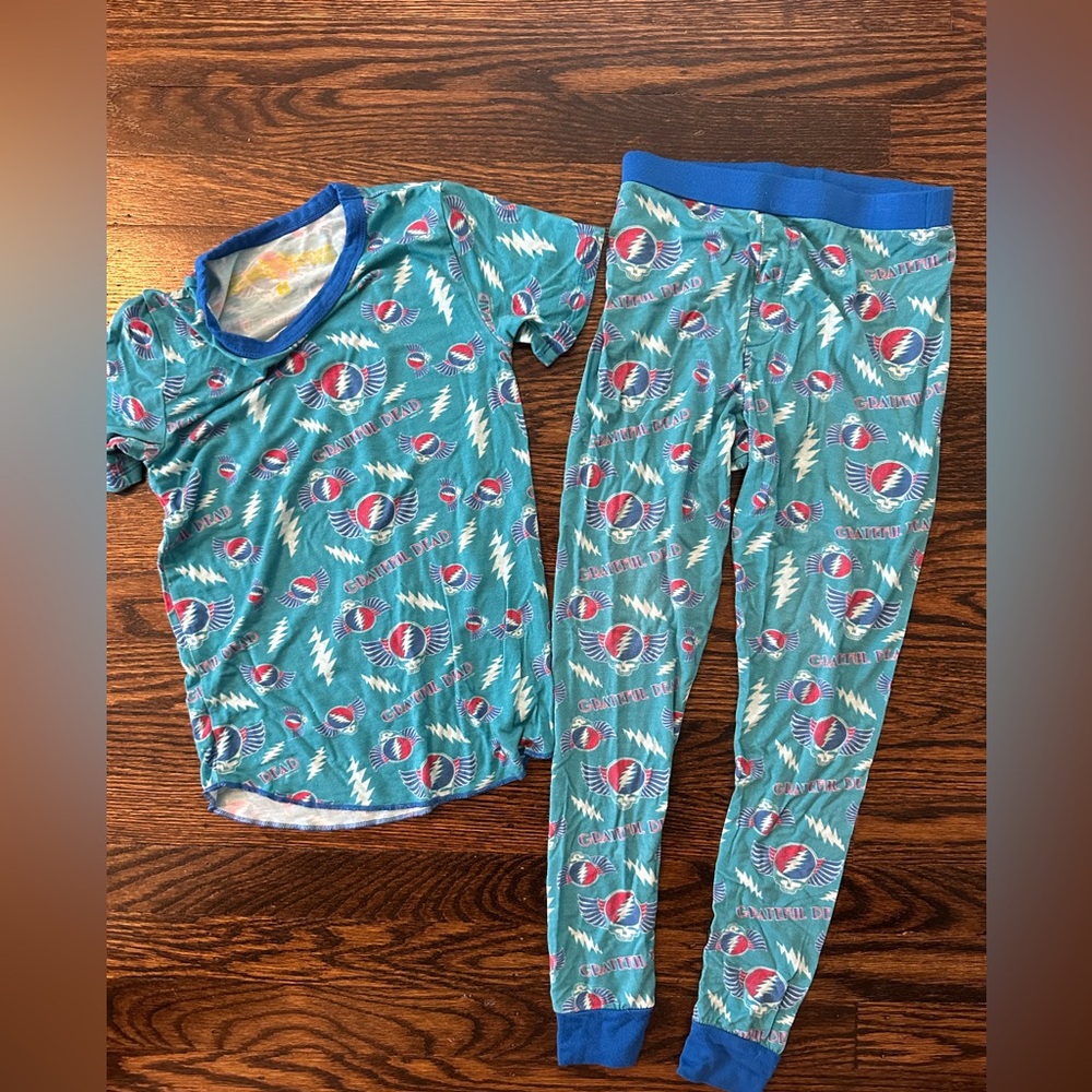 Gently worn rowdy sprout Grateful Dead pajamas size 6